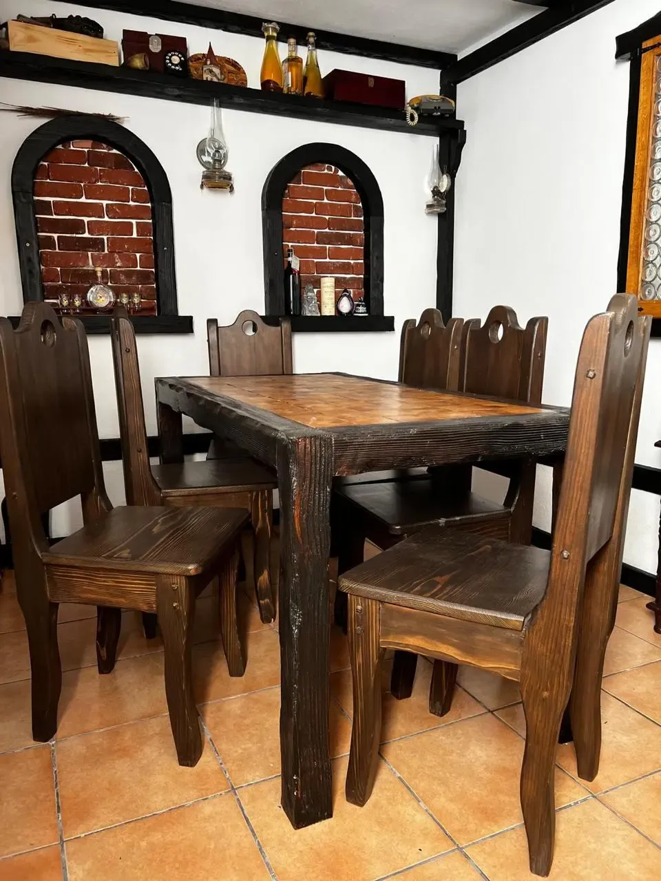 Mobilier de cramă din lemn masiv