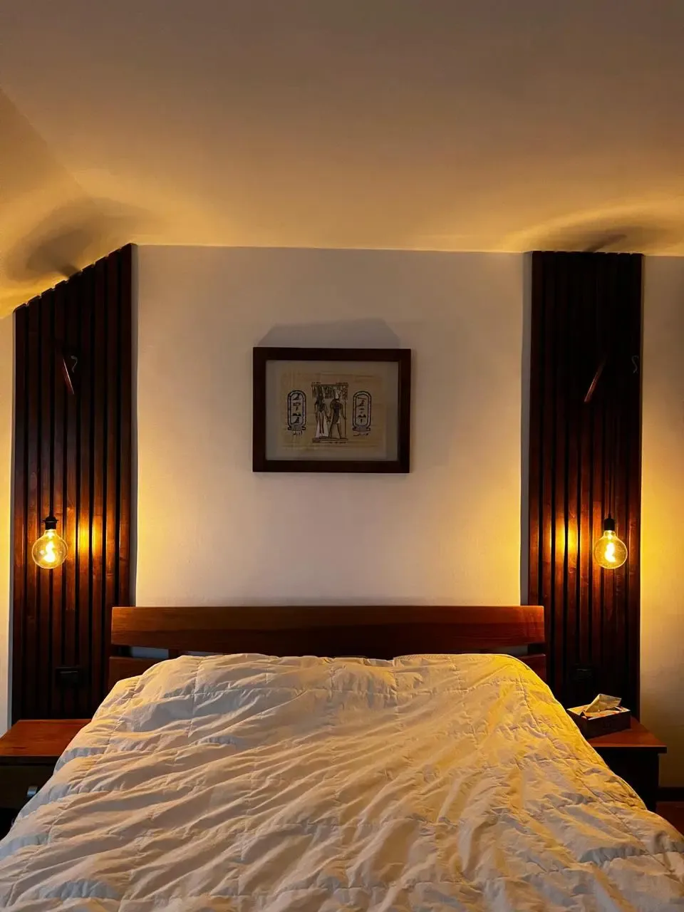 Mobilier de dormitor din lemn realizat la comandă