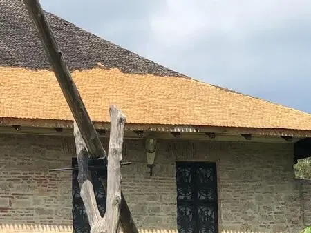 Acoperiș din șindrilă lucrată manual